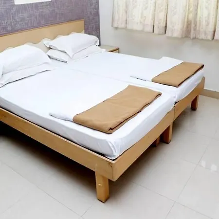 Iroomz Ashoka Comforts Hotel 3*