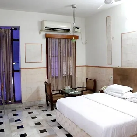 Iroomz Ashoka Comforts 3*